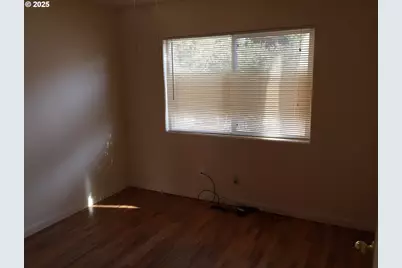 5215 N Willis Blvd, Portland, OR 97203 - Photo 9