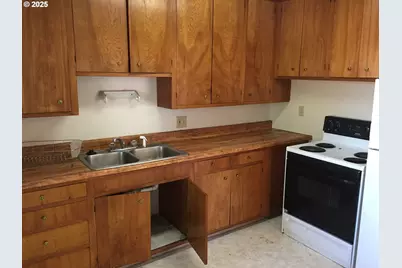 5215 N Willis Blvd, Portland, OR 97203 - Photo 11