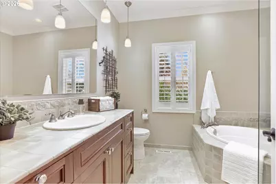 135 Middlecrest Rd, Lake Oswego, OR 97034 - Photo 9