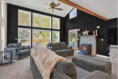 1040 Arcadia Dr, Roseburg, OR 97471 - Photo 9