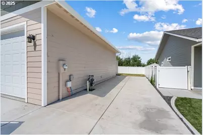 590 SW Cottonwood Dr, Hermiston, OR 97838 - Photo 5