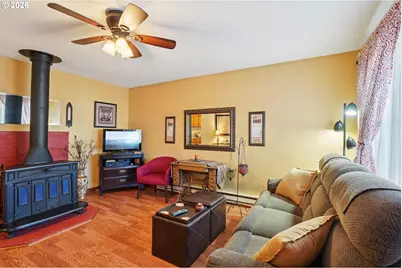 9934 N Central St, Portland, OR 97203 - Photo 3