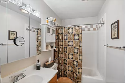 9934 N Central St, Portland, OR 97203 - Photo 13