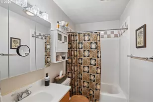 9934 N Central St, Portland, OR 97203 - Photo 13