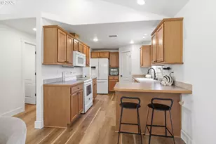 74 Sunday Dr, Creswell, OR 97426 - Photo 9