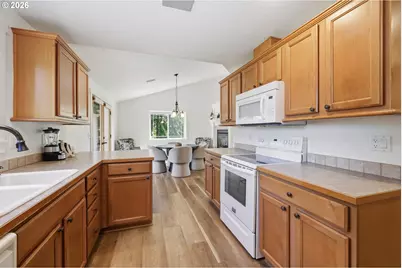 74 Sunday Dr, Creswell, OR 97426 - Photo 11