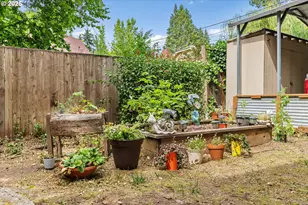 1147 W 11th Alley, Eugene, OR 97402 - Photo 3