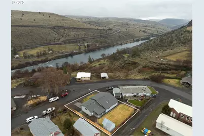 624 Staats Ave, Maupin, OR 97037 - Photo 1