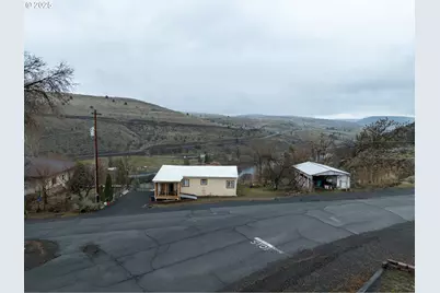 624 Staats Ave, Maupin, OR 97037 - Photo 25