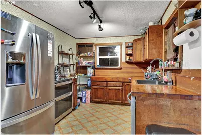 154 37th St, Springfield, OR 97478 - Photo 15