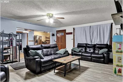 154 37th St, Springfield, OR 97478 - Photo 7