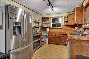 154 37th St, Springfield, OR 97478 - Photo 13