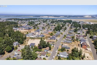 2230 Oak St, North Bend, OR 97459 - Photo 47
