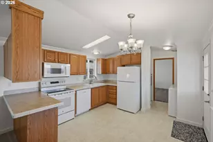 1240 Embarcadero Cir, Coos Bay, OR 97420 - Photo 3