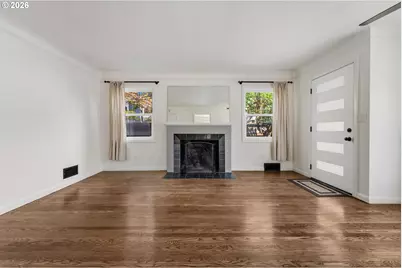 2034 NE Junior St, Portland, OR 97211 - Photo 5