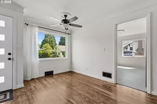 2034 NE Junior St, Portland, OR 97211 - Photo 7