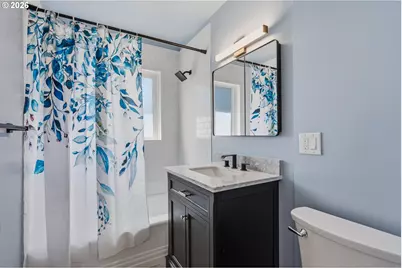 2034 NE Junior St, Portland, OR 97211 - Photo 13