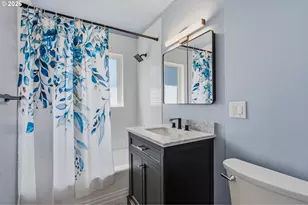 2034 NE Junior St, Portland, OR 97211 - Photo 13