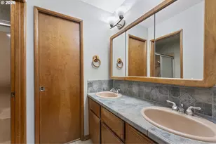 1839 SW Collins Ct, Portland, OR 97219 - Photo 21