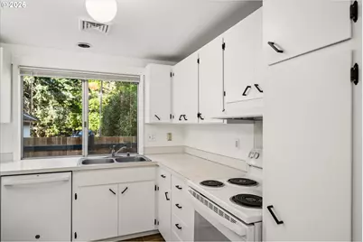 3437 Storey Blvd, Eugene, OR 97405 - Photo 7