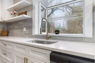 8767 N Peninsular Ave, Portland, OR 97217 - Photo 9