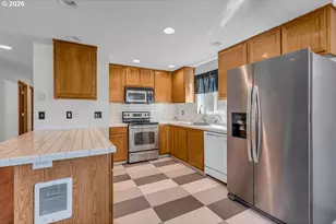 2454 NW 4th Ave, Hillsboro, OR 97124 - Photo 9