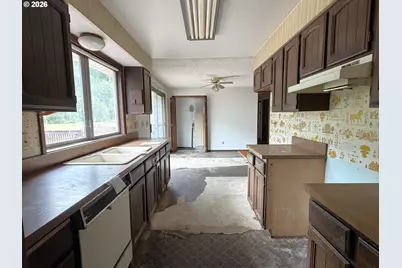 10082 Lone Pine Ln, Myrtle Point, OR 97458 - Photo 15