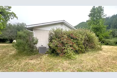 10082 Lone Pine Ln, Myrtle Point, OR 97458 - Photo 5