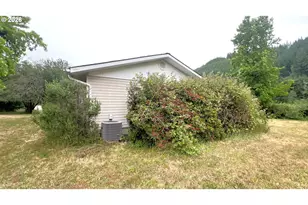 10082 Lone Pine Ln, Myrtle Point, OR 97458 - Photo 5