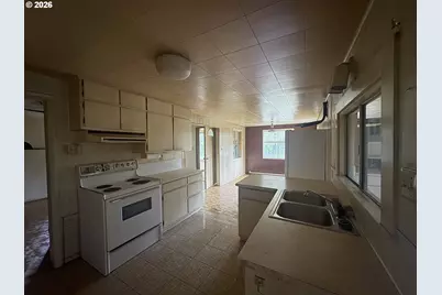 39688 Row River Rd, Dorena, OR 97434 - Photo 11