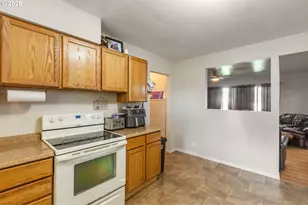 1993 Linnell Ave, Roseburg, OR 97471 - Photo 9