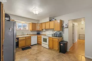 1993 Linnell Ave, Roseburg, OR 97471 - Photo 9