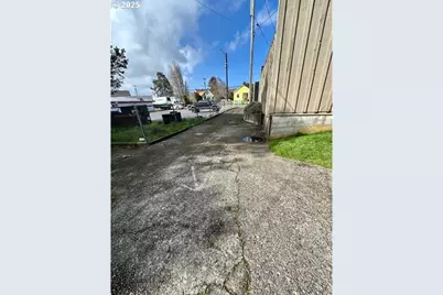 1524 Sheridan Ave, North Bend, OR 97459 - Photo 11