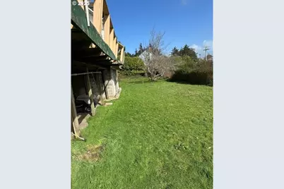 1524 Sheridan Ave, North Bend, OR 97459 - Photo 9