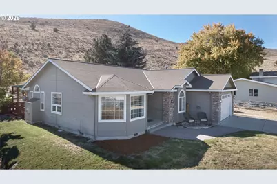 137 Foothill Dr, Baker City, OR 97814 - Photo 3