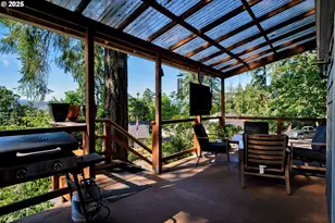 7025 Glacier Dr, Springfield, OR 97478 - Photo 5