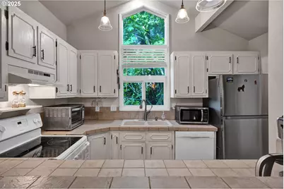 7025 Glacier Dr, Springfield, OR 97478 - Photo 15