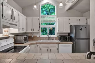 7025 Glacier Dr, Springfield, OR 97478 - Photo 15