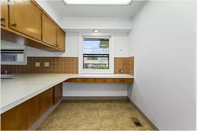 11272 NE Knott St, Portland, OR 97220 - Photo 13