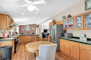 35235 Row River Rd, Cottage Grove, OR 97424 - Photo 7