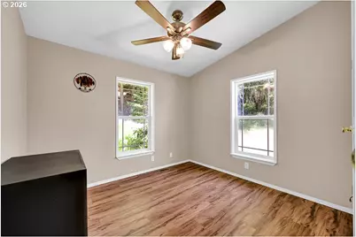 35235 Row River Rd, Cottage Grove, OR 97424 - Photo 23