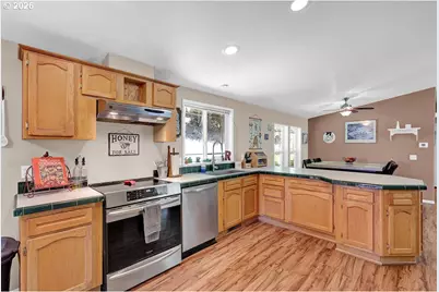 35235 Row River Rd, Cottage Grove, OR 97424 - Photo 15