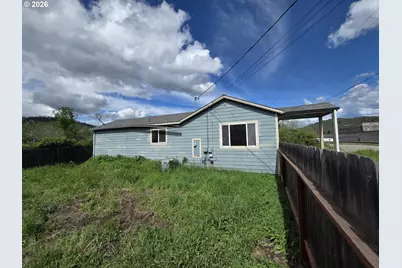 340 E 6th Ave, Riddle, OR 97469 - Photo 3