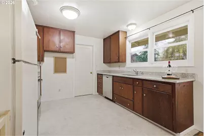 2925 Charnelton St, Eugene, OR 97405 - Photo 13