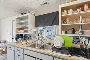 2841 Howard Ave, Medford, OR 97501 - Photo 5