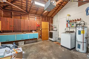 880 Hughes St, Eugene, OR 97402 - Photo 33