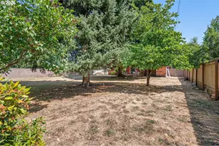 880 Hughes St, Eugene, OR 97402 - Photo 39