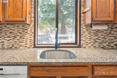 880 Hughes St, Eugene, OR 97402 - Photo 17