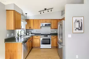 5110 NE Emerson Ct, Portland, OR 97218 - Photo 13