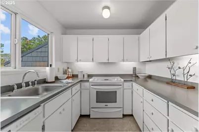 5858 S Riveridge Ln #24, Portland, OR 97239 - Photo 11